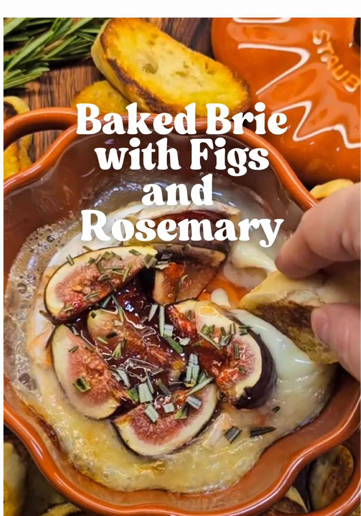 Baked Brie with Figs and Rosemary. Full recipe is on Katerynascafe.com #briefood #bakedbrie #easyappetizer #partyappetizer #creatorsearchinsights 