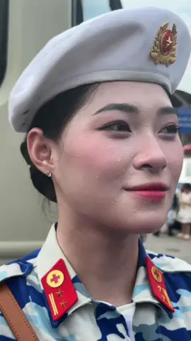 Mọi người đi xem diễu binh đã dậy chưaaaa? Nhìn fb sau diễu binh của tui nèeeee 🫶🫶 Cảm ơn chị giáo @Mai makeup ở Thái… Nguyên chỉ dạy vs hỗ trợ nhiệt tình để tui coá thể quánh được lớp nền trộm vía như thế này  Đồ và cách dùng các bà quan tâm thì nói tui tui lên clip sau nhaaaa #A80 #makeup #dieubinh #fypシ #chonaumakeup 