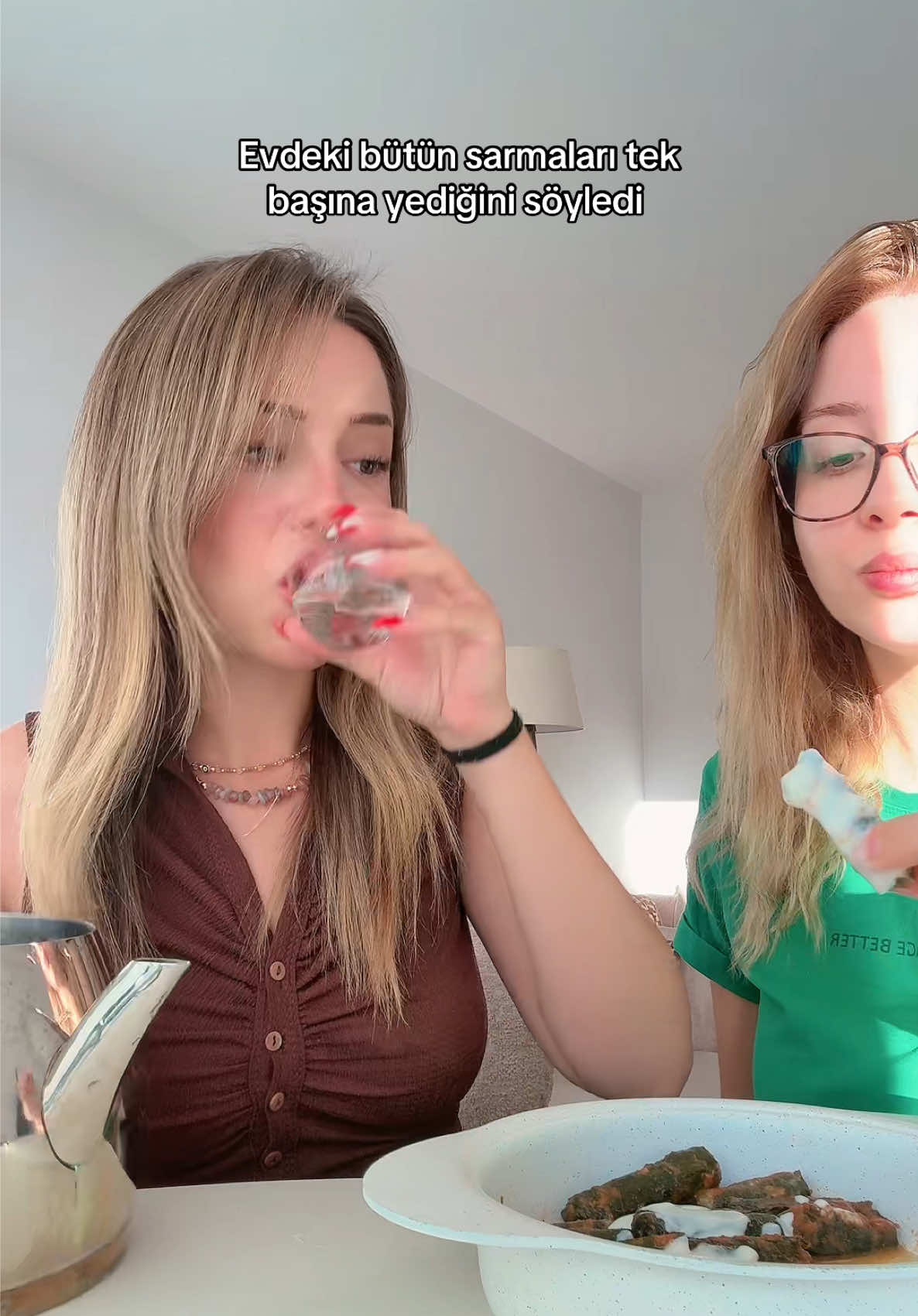 Ve bana bıraktığı bit kadar sarmaya da göz koydu 😂 sarmakolik ben @Elfmii 🧝‍♀️ #merveeben 