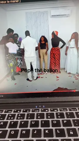 Pop thé bollon  #poptheballoon  #viral  #tiktoksenegal🇸🇳  #comedyvideo  Abonnez-vous les gars svp j’ai besoin de 10k d’abonnés pour démarrer les contenus 