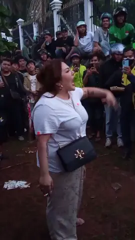 sumpah ni orang asli ny cantik bngt....g kebayang pas dia langsing....#lisamariana @official.lisamarianaaa 