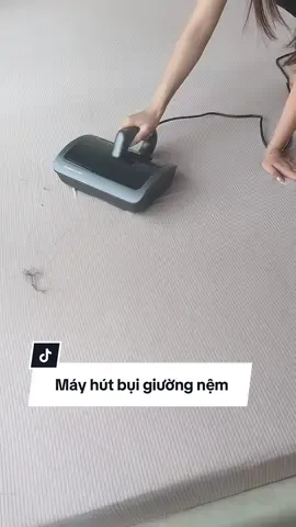 Không hút bụi thì không biết hàng ngày phải hít bao nhiêu bụi vải #hoaihayho #reviewdogiadung #mayhutbui #mayhutbuicamtay #mayhutbuigiuongnem 