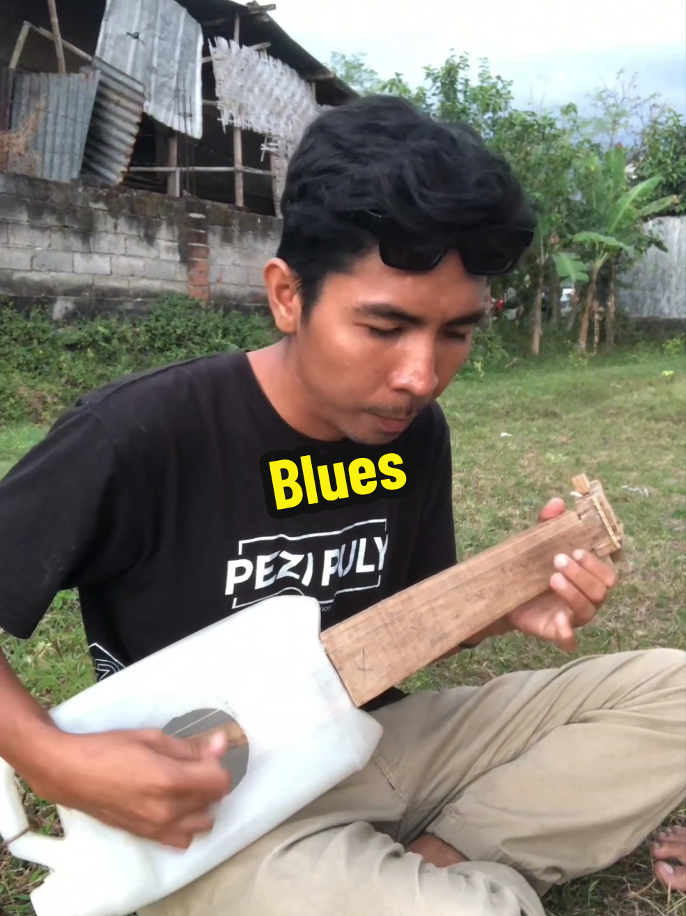 Membalas @boyyy_0_0 Sudah bro tes blues pake gitar Jrigen 1 M 😭😂#fyp #gitargambus #oudjrigen #gitarjrigen 