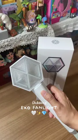 𝑬𝑿𝑶 𝑭𝑨𝑵𝑳𝑰𝑮𝑯𝑻 𝑽.𝟑 🤍✨💎 𓏔ตัดสินใจนานมากว่าจะซื้อดีมั๊ย ซื้อตอนรับคอนพี่แบคเลยละกัน ในที่สุดก็มีแท่งไฟ exo เป็นของตัวเองแล้ววว #EXO #kpoplightstick #kpop 