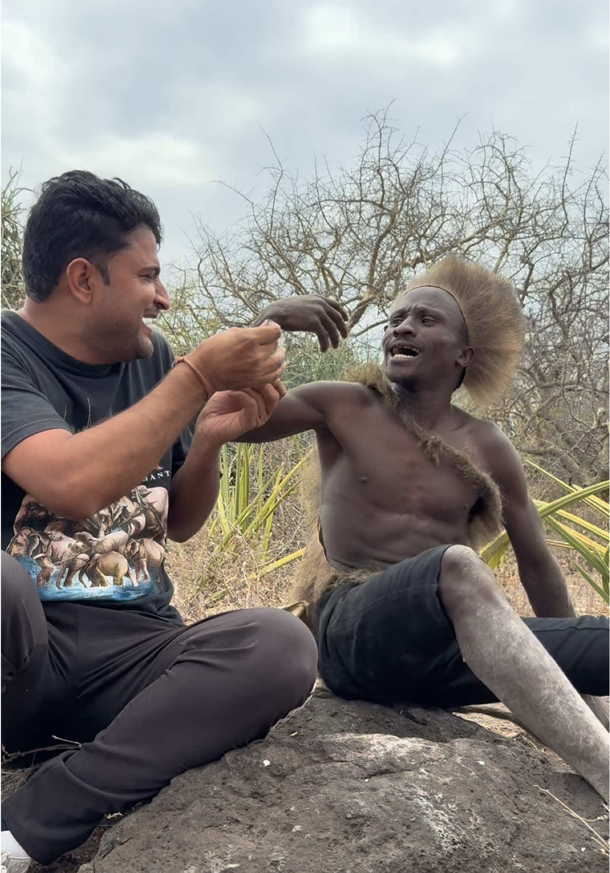 “Balloon demo Hadzabe style 🎈😂” Our Hadzabe friend explained the balloon with full action—I blow it up… and poof! Air gone! 🤣🤣 Honestly the funniest demonstration ever, balloons got a whole new vibe today 😆. #poof #baloon #blow #roamingwithvinu #africa 