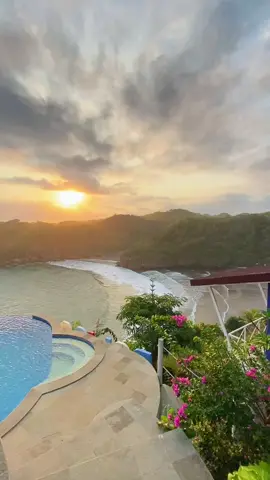 haloo gaess  weekend kemana nih 😍 yang rinduw mantai ke gunungkidul merapat dong😍 tetap stay melihat sunset di @IG : baronlighthouse.id  #pantaigunungkidul #gunungkidul #pantaiselatan #fyp #fyppppppppppppppppppppppp 