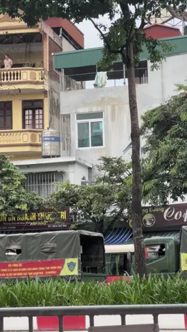 Hoà mình cùng không khí vui tươi của đại lễ, tất cả vạn vật cx hưởng ứng 🤣 thật đáng eo🤭 cứ thấy mn gieo hò là thấy ẻm ngoi lên 🤣#RangRoVietNam 