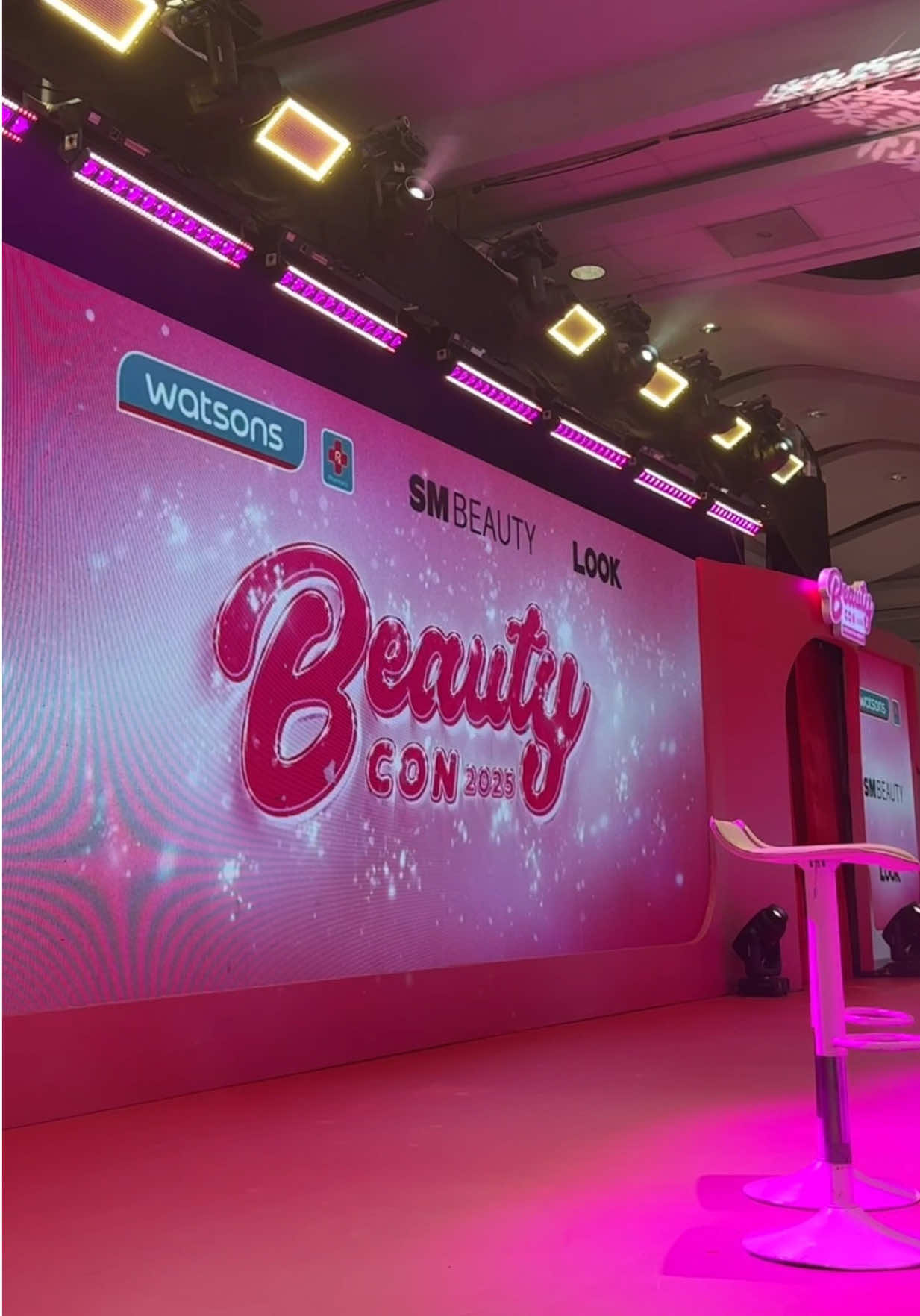 Scored a lot of good deals at the booth of @Absidy Beauty during Beauty Con Day 2! I spent over ₱1700 pesos and got a free brow gel + powder + spatula! 💕 So hurry and visit the @Watsons Philippines event at the SMX Convention Center! 🛒 #AbsidyBeauty #BeautyCon #AbsidyatWatsonsBeautyCon #Absidy #WatsonsBeautyCon2025 
