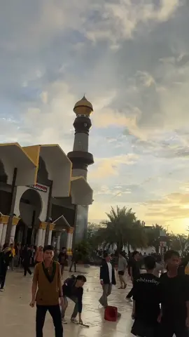 Masjid diserang oleh Aparat #demo2025 #noviralnojustice #ripdemokrasi #trending #saatnyarakyatbersuara 