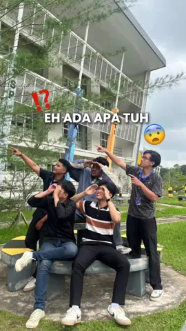 ✨🚶‍♂️ [H-1 GERMAS Dies Natalis 11 ITK]🚶‍♀️✨ “SEHAT: Satukan Energi, Hidup Aktif dalam Tindakan” Besok, waktunya kita bersama ikut Gerakan Masyarakat Hidup Sehat (GERMAS) dalam rangka Dies Natalis ITK ke-11! 🎉 📅 Minggu, 31 Agustus 2025 🕡 06.30 – 11.45 WITA 📍 Laboratorium Terpadu 1 ITK 🌟 Acara Seru ✅ Senam Zumba & Jalan Santai ✅ Cek Kesehatan Gratis + Pemeriksaan Laboratorium Dasar (Gula Darah, Asam Urat, Kolesterol) + sharing hasil ✅ Pemeriksaan Gigi Gratis + sharing hasil 🎁 Doorprize Menarik Kompor, setrika, kipas angin, dan masih banyak lagi! ✨ GRATIS & Terbuka untuk UMUM ✨ Jangan sampai ketinggalan, ajak keluarga, sahabat, dan teman-temanmu untuk hidup sehat bersama! 🙌 #DiesNatalis11ITK #GERMASITK #RisingTogetherForTheFuture #OneVisionOneSpirit #ITKUntukKalimantan ================================ Find us on: OA Line : @hvk1921s Instagram : diesnatalisitk Twitter : diesnatalisitk_ YouTube : Dies Natalis ITK TikTok : diesnatalisitk