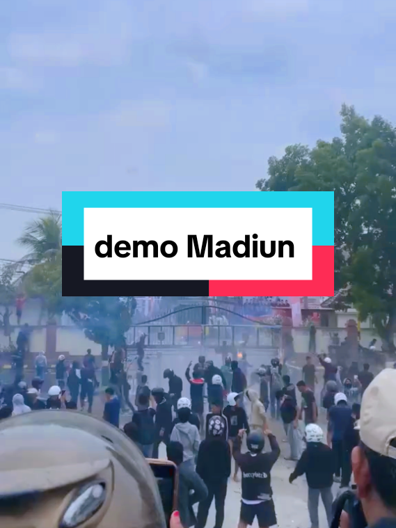 Madiun kuhhh,, pendekar e metuu wes ngeri kihh😭😭😭 mg lekas mmbaikk  🤝🤝#madiun24jam #demo #pendekar #madiunkotapendekar 