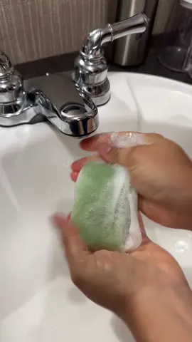 Jabón fungico y antibacteriano muy bueno para tratar los hongos en el cuerpo el acné #turmericandkojicacidsoap #whiteningsoap #bodycareobsessed #skincarefacts #homemadeskincare