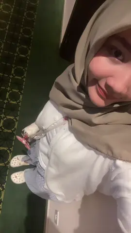 ajarin affiliate dong kakkkk #affiliatepemula #fitchick #affiliatemarketing #promomakangajian #hijab #cardigan #stripepants 