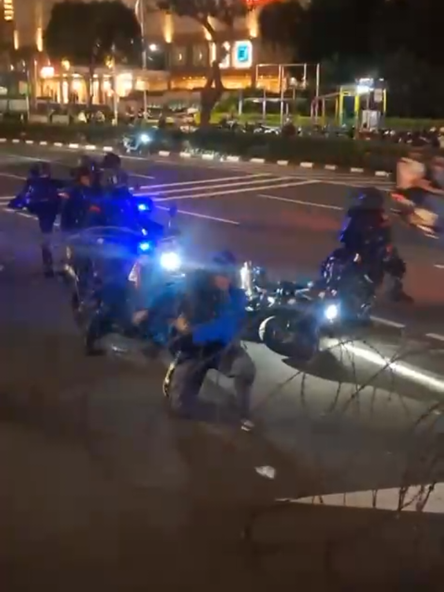Arogansi Oknum Polisi Terhadap Peserta Demo Terus Beruntal dan Korban Terus Bertambah. 