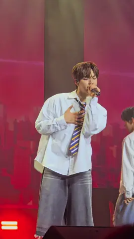 AHOF dancing to SB19's Go Up ❤️ Steven confirmed Pinoy grabe yung rap and Han?? the highnotes!! #RENDEZVOUS_in_Manila #AHOF #아홉 @AHOF 