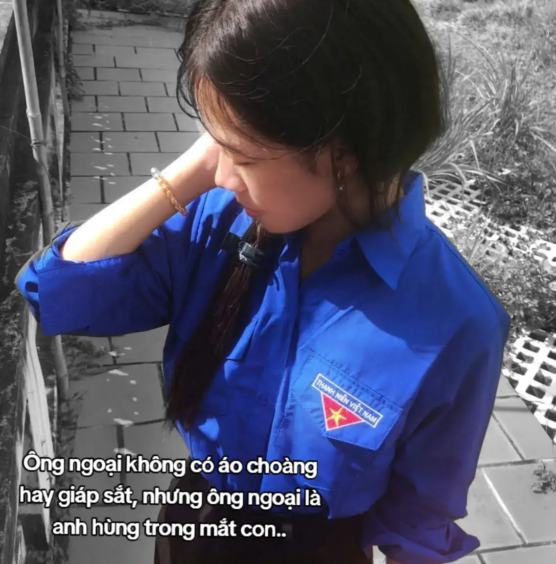 Con yêu ngoại nhiều lắm. Và yêu hơn nữa là xương máu đã đổ xuống để dựng nên lá cờ hoà bình cho đất nước Việt Nam..