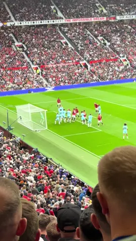 Casemiro goal vs Burnley at home nice set piece to go 1-0 up #manchesterunited #manutd #mufc #casemiro #brunofernandes 