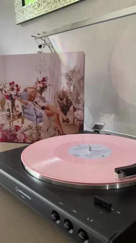 Top 3 for sure #vinyl #sabrinacarpenter #mansbestfriend #vinylrecords @Sabrina Carpenter 