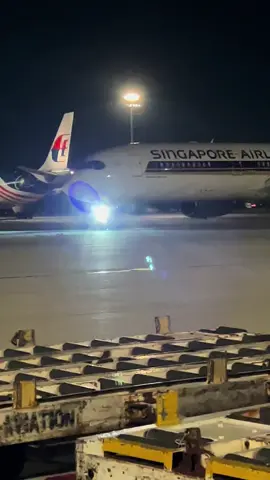 Singapore 🇸🇬 Airlines A350-941 9V-SMN✈️❤️🫶🏻#singaporeairlines #foryou #fyp #trendingvideo #avitionlovers 