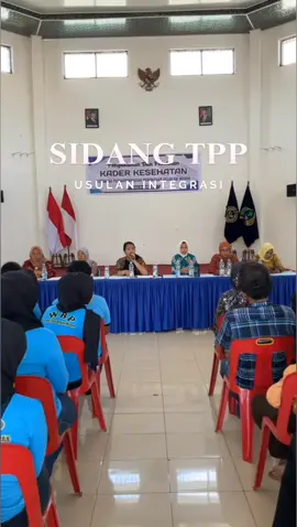 Lembaga Pemasyarakatan (Lapas) Perempuan Kelas IIA Medan melaksanakan sidang Tim Pengamat Pemasyarakatan (TPP) terkait usulan program integrasi bagi Warga Binaan Pemasyarakatan (WBP), Sabtu (30/08).   Dalam sidang tersebut dibahas usulan integrasi berupa Pembebasan Bersyarat (PB) untuk 28 WBP. Proses sidang dilaksanakan secara terbuka dengan menghadirkan unsur pimpinan dan anggota sidang TPP, Wali Pemasyarakatan, Pembimbing Kemasyarakatan (PK) dari  Bapas, dan Keluarga penjamin masing masing WBP.   Ketua sidang TPP, Reni Priska Panjaitam menyampaikan bahwa sidang TPP merupakan tahapan penting untuk memastikan setiap usulan integrasi berjalan sesuai aturan.   “Kami ingin memastikan bahwa setiap usulan integrasi benar-benar telah memenuhi syarat substantif maupun administratif, serta mendapat dukungan dari keluarga dan pihak terkait,” ujarnya. #kemenimipas  #guardandguide  #ditjenpas  #pemasyarakatan  #Laperdanbersemangat   Para anggota TPP lain juga menegaskan pula, seluruh proses pengusulan dan pelaksanaan hak integrasi di Lapas Perempuan Medan gratis tanpa pungutan biaya apapun.   Melalui sidang TPP ini, diharapkan WBP yang memenuhi syarat dapat segera memperoleh hak integrasi sesuai ketentuan, sekaligus menjadi motivasi bagi WBP lainnya untuk terus berperilaku baik selama menjalani masa pidana. 