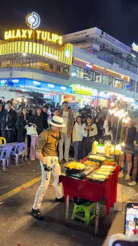 Nghe nói ông này đang làm nhộn nhịp ở chợ đêm đà Lạt #vietnamtoiyeu #lamdong #xuhuong #xhtiktok #xuhướngtiktok2025 