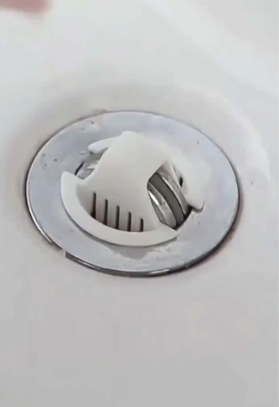 Easy to drain water😏#gadgets #coolgadgets #coolstuff #amazonfinds #fyp 
