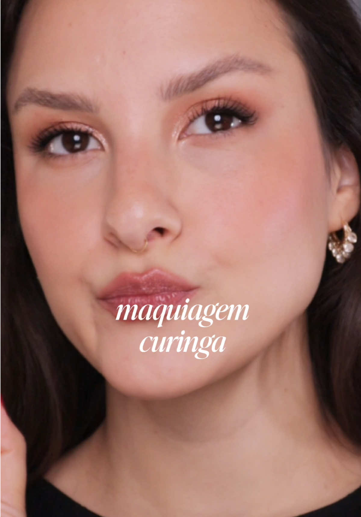 Aquela maquiagem que destaca qualquer pessoa e toda diva devia saber ✨🤝 Produtos  blindagem @ninamkp Drops of sunshine @essence corretivo @hauslabs paleta poddelas iluminador @qdb paleta neutros @bauny lapis marrom @contem1g paleta camaleoa @qdb mascara bad gal @benefit contorno 01 @ninamkp blush jampa bocarosa pó jujuba bocarosa fix @ninamkp lapis labial castanho claro @vult  lipbalm so jelly choco cookie @rubykisses  #fyp #maquiagemtiktok #makeindetectável #makedenoiva 