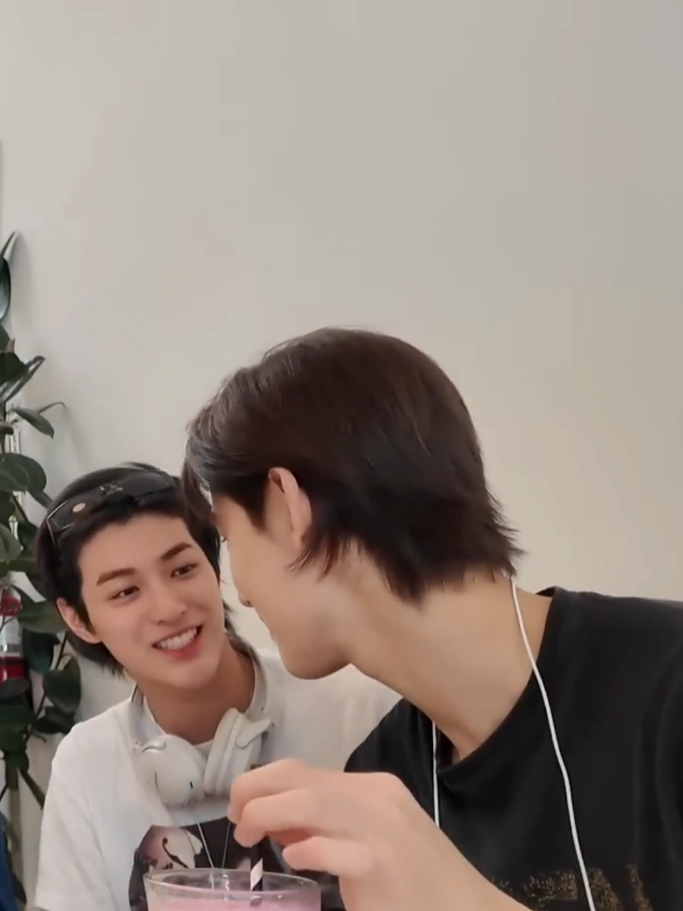 I love 2 maknaes ❤️ #keonhyeon #keonho #seonghyeon #cortis 