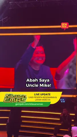 #GempakLive: Eh! Keluarga Uncle Mike pun ada datang Kilauan Emas la malam ni! Korang yang belum tengok Abah Saya Uncle Mile tu, cepat g tengok! Undi Otai yang paling berkilau korang, Emas Berkilau Of The Week di www.gempak.com/kilauanemas Kilauan Emas 2025 🗓️ Setiap Sabtu ⏰9 Malam 📺 Astro Prima, Sooka dan Astro One #KilauanEmas #KilauanEmas2025 #OtaiLebihBerbisa #Astro #sooka