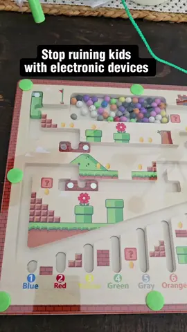 Stop letting electronic ruin the kids brain and give them a busy board that keep them thinking with no mess. #parentinghack #busyboard #teachingkids 