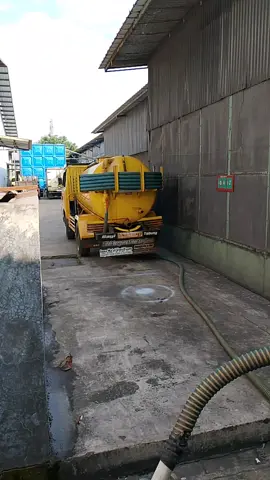 Siram pake tai udah ke bayang bau yahh😅😅