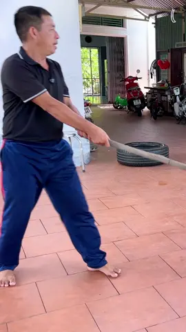 Tự Vệ Bằng Võ Cổ Truyền Việt Nam, Đòn Cây Thoát Nguy