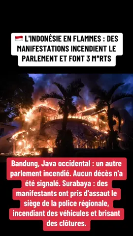 🇮🇩 L'INDONÉSIE EN FLAMMES : DES MANIFESTATIONS INCENDIENT LE PARLEMENT ET FONT 3 M*RTS L’Indonésie vient de connaître l’une des escalades de protestations les plus meurtrières depuis des années. Makassar, Sulawesi du Sud : Une foule en colère a incendié le bâtiment du parlement local vendredi soir. Au moins trois personnes ont été tu*es à l'intérieur, cinq autres ont été hospitalisées après avoir sauté pour échapper aux flammes. Bandung, Java occidental : un autre parlement incendié. Aucun d*cès n'a été signalé. Surabaya : des manifestants ont pris d'assaut le siège de la police régionale, incendiant des véhicules et brisant des clôtures. Tout cela survient après 5 jours consécutifs de troubles à travers le pays, déclenchés par des révélations selon lesquelles chaque législateur de Jakarta reçoit une allocation de logement de 3 000 $ par mois, soit près de 10 fois le salaire minimum. La colère du public a explosé après la m*rt d'Affan Kurniawan, un livreur de nourriture de 21 ans, renversé par une voiture blindée de la police lors d'affrontements. Les manifestations ont désormais pris une ampleur nationale, de Medan à la Papouasie. Près de 1 000 personnes ont été arrêtées rien qu'à Jakarta. Amnesty International a dénoncé la répression : « Personne ne devrait perdre la vie pour avoir exercé son droit de manifester. » Le Parlement indonésien pensait que le scandale était une question de cupidité. Il s'agit désormais d'une affaire de s*ng. Alors que les bâtiments du Parlement brûlent littéralement, le gouvernement est confronté à une crise qu'il ne peut pas résoudre avec des canons à eau. Source : NY Post