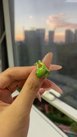 Obsesssssed! 👑🐸 #ring #vday #giftideas #gift #bffs               