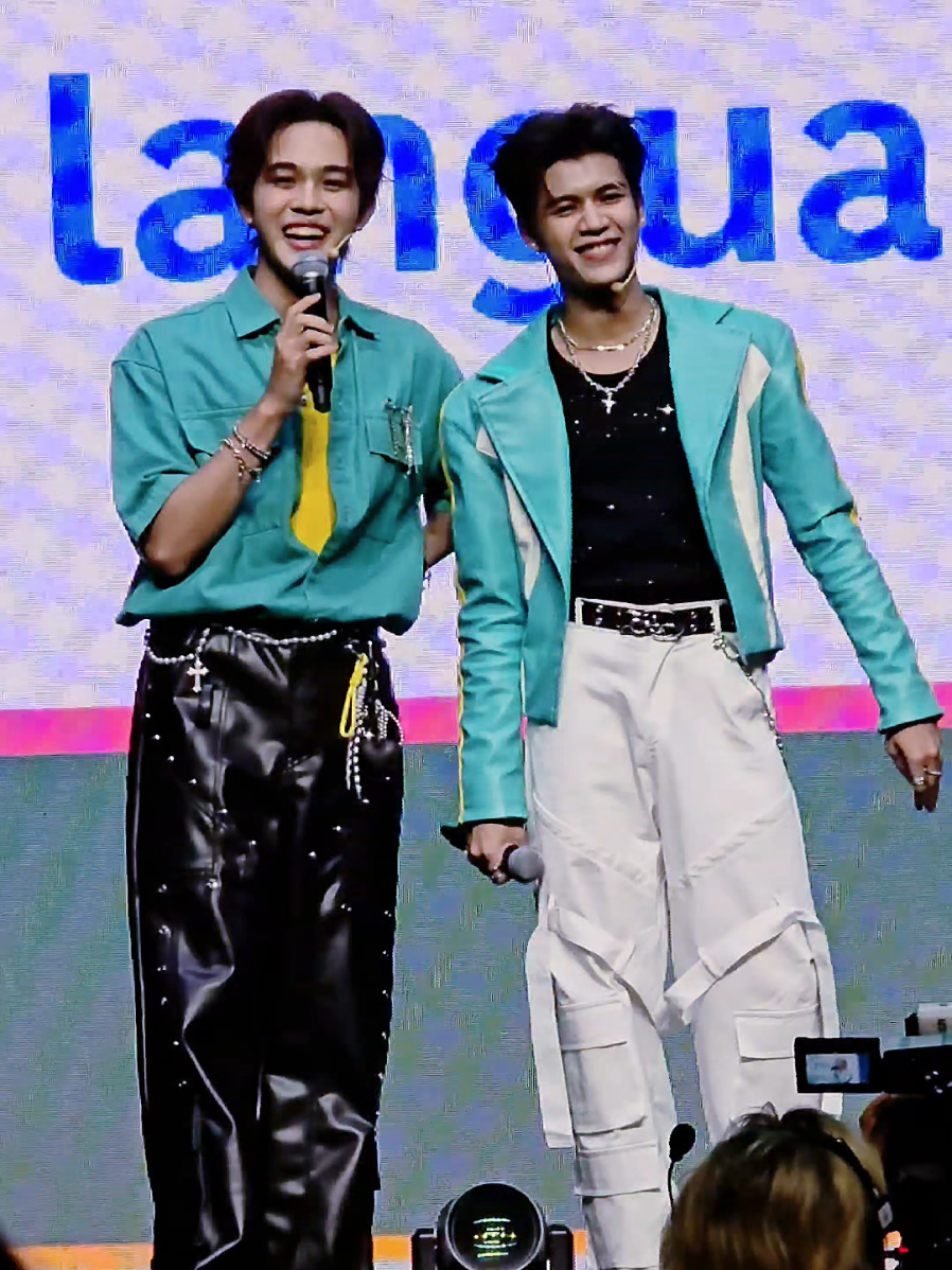 เมื่อดรณ์และไทโอบอกรักโอนา  ชั้นขำมาก แม้คุณป่านยังเผลอเรียกดรณ์ว่าเหมียว 5555 นึกถึงในไลฟ์เสียงแหวดรณ์ขึ้นมาเลย 