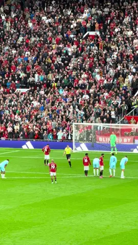 Bruno Fernandes scores his penalty ice cold and doesn’t send it to saudi like last week get in!!!!! #manchesterunited #manutd #mufc #brunofernandes #oldtrafford 