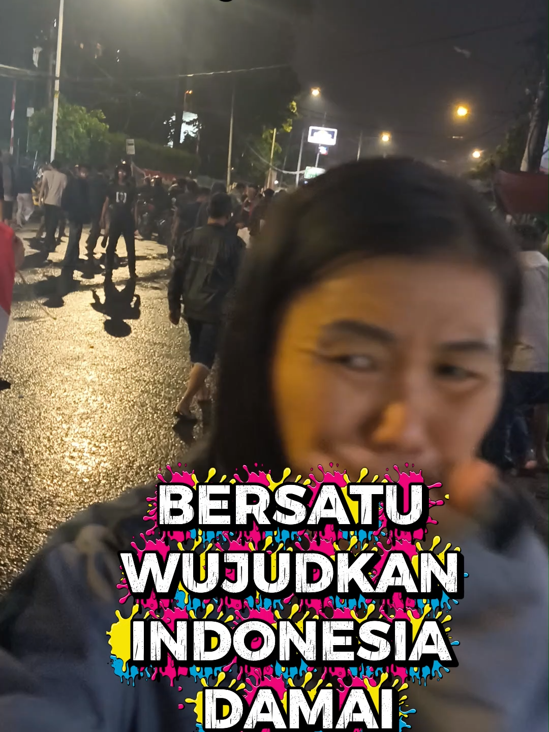 Mari kita tetap bersatu untuk Indonesia Maju. Merusak fasilitas umum bukanlah tujuan utama gerakan demonstrasi ini. saya menyaksikan sendiri bagaimana POLISI hanya mengejar PROVOKATOR. Meski suasana mencekam, saya tetap merasa aman. Mari bersatu demi Indonesia Jaya 💯 #indonesiajaya #unjukrasadamai #aman