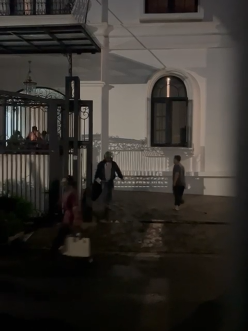 Giliran rumah Eko Patrio #demo #demohariini #demodpr #demo2025 