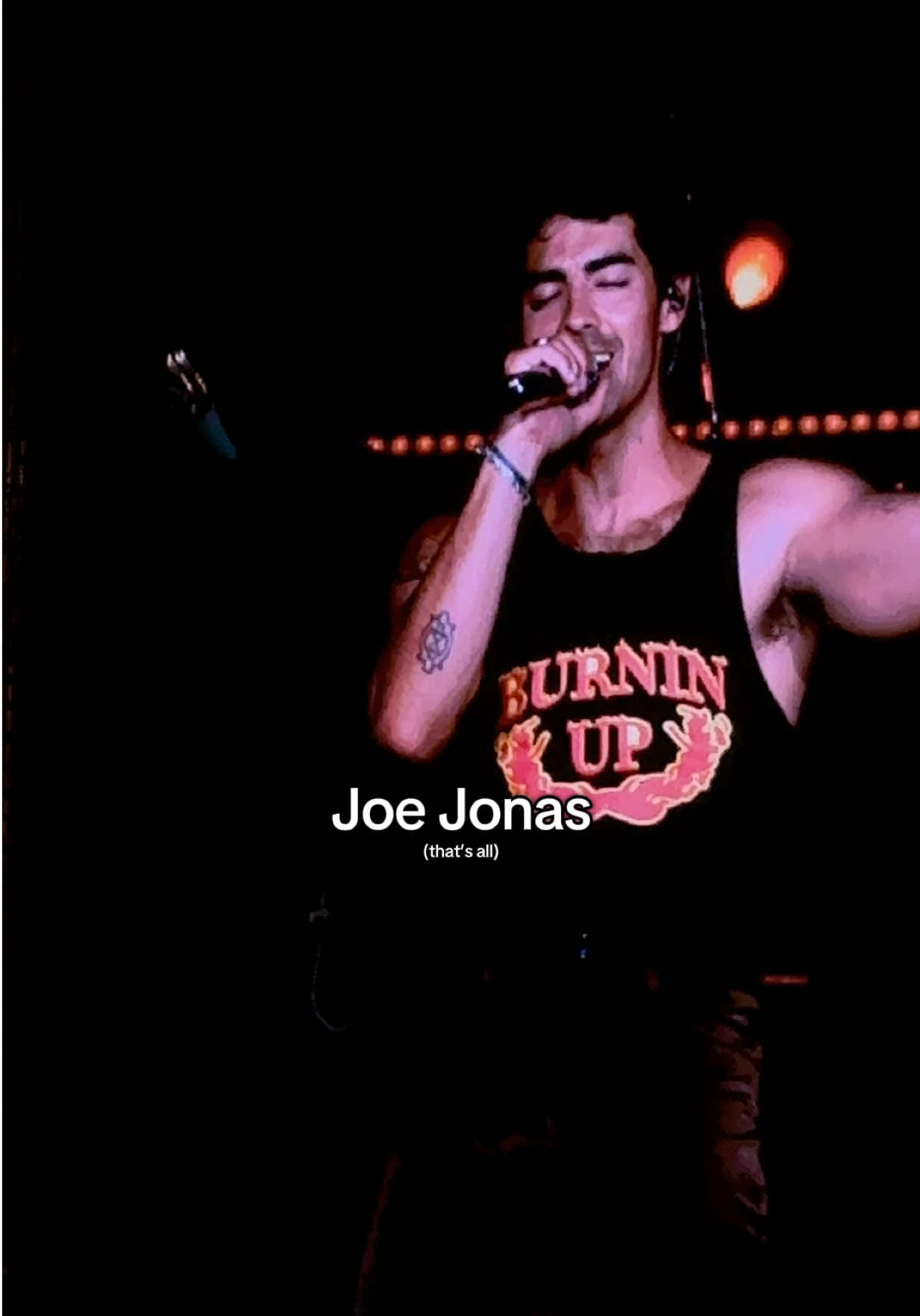 Smiley @joejonas > 🥹🫶🏼 #burninup #joejonas #metlifestadium #jonasbrothers 