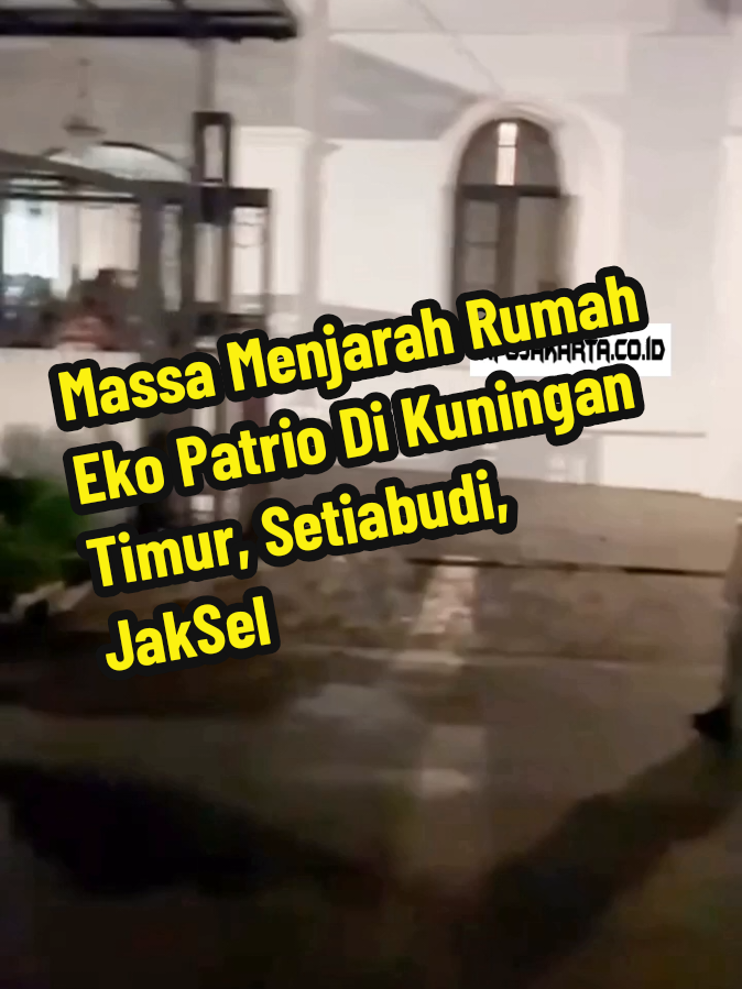 Sabtu malam, 30 Agustus 2025, dilaporkan massa menjarah rumah Anggota DPR RI, Eko Patrio di Jalan Karang Asem 1, Kuningan Timur, Setiabudi, Jakarta Selatan. #kuningan #setiabudi #jakartaselatan  ----- Ikuti akun kami untuk update informasi terkini Jakarta dan sekitarnya -----