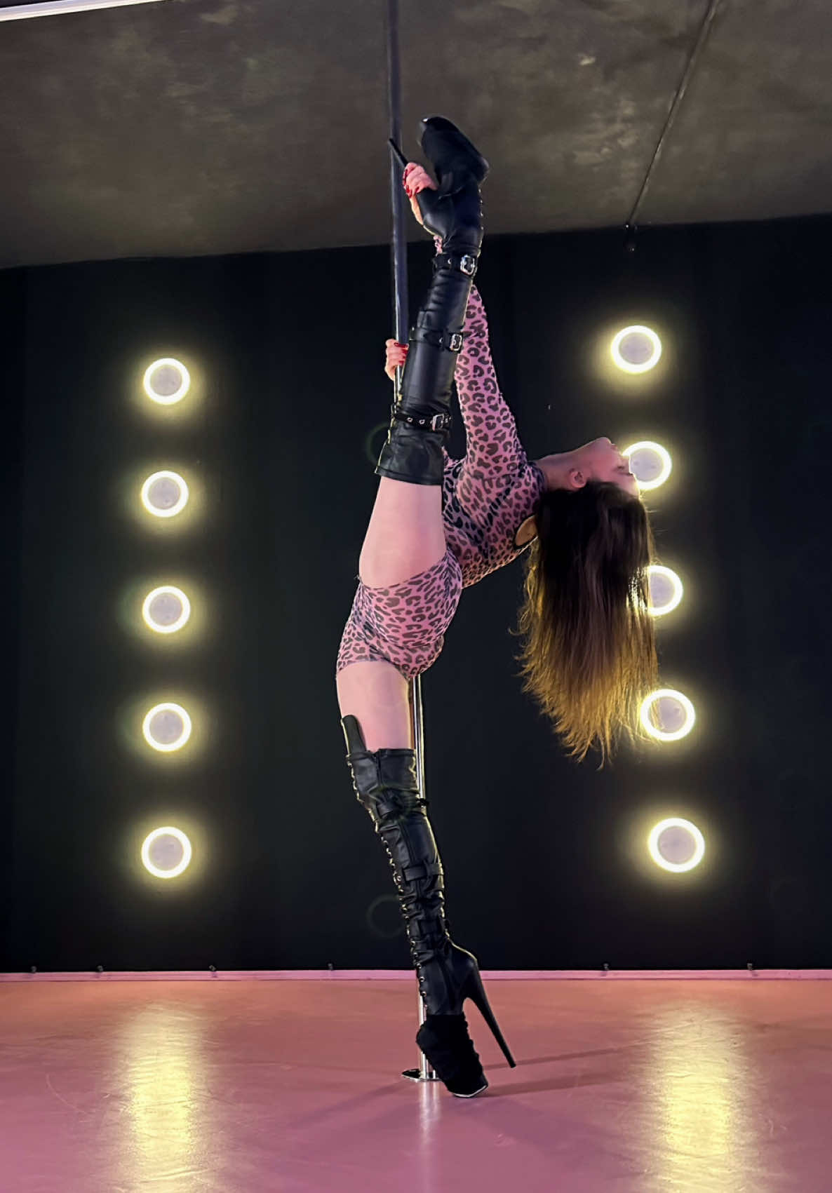 #exoticpoledance #exoticflow #poledance #exoticcombo #poleexotic #highheels 