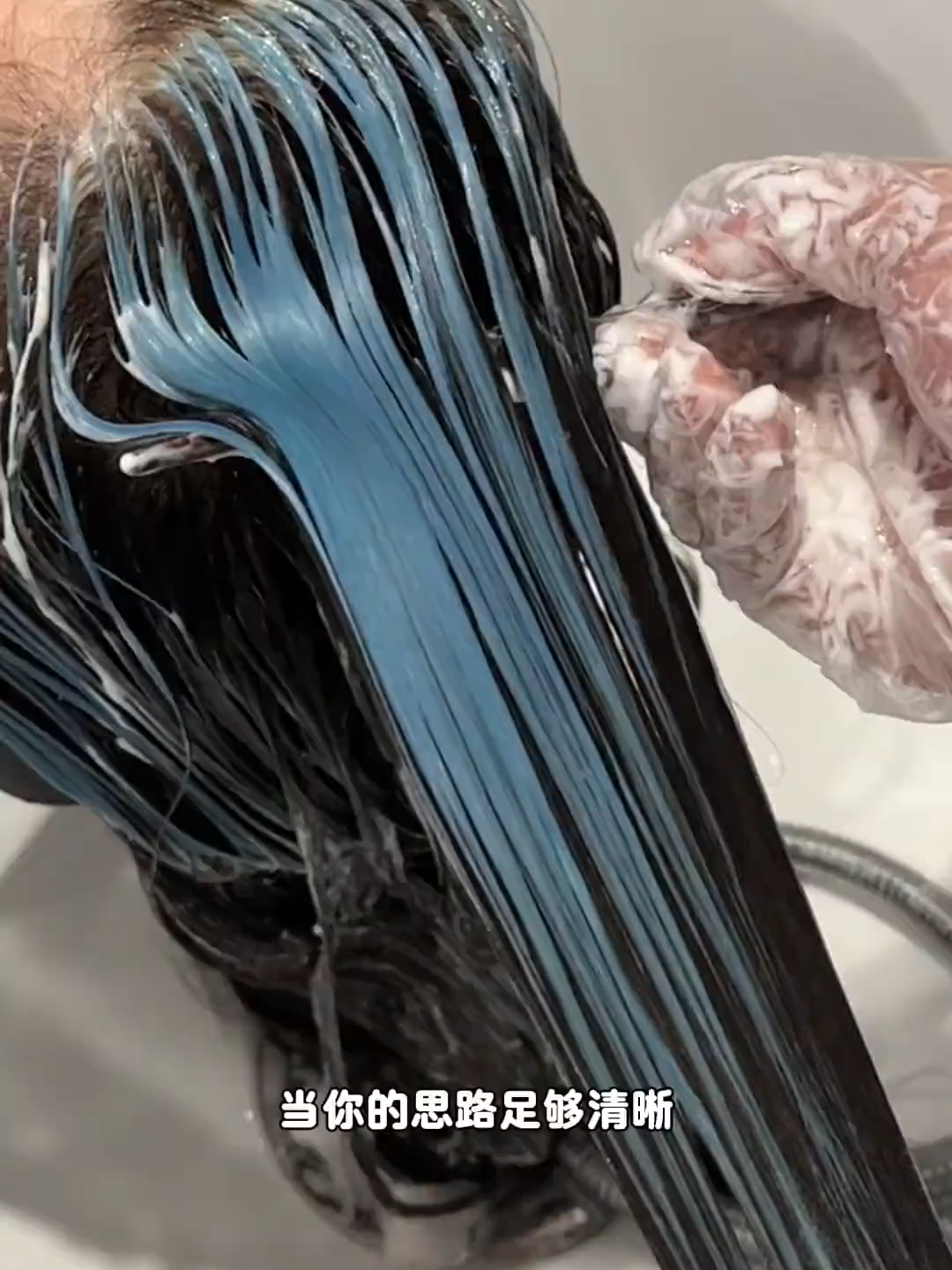 Hướng dẫn thực hành nhuộm tóc mái màu xanh biển #salonkienhao #nhuộmtóc #haircolor #highlights