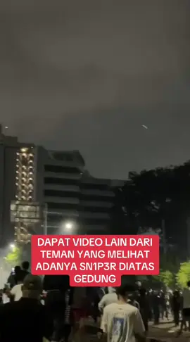 Bantu guys kabari yang lain suruh mundur dulu besok demo lagi jangan dipaksakan malam ini