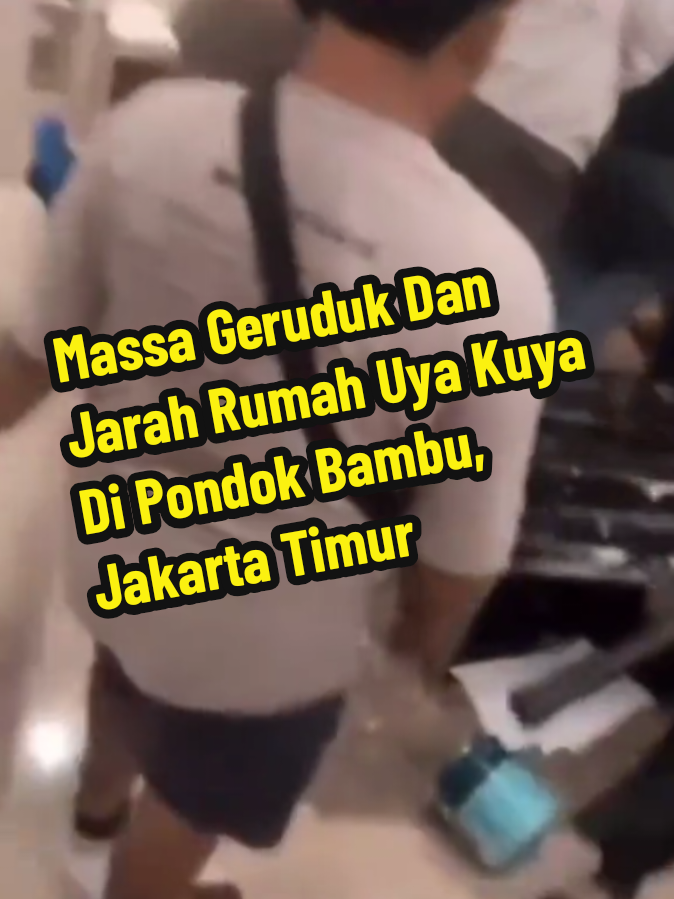 Sabtu malam, 30 Agustus 2025, dilaporkan massa geruduk dan menjarah rumah Anggota DPR RI, Uya Kuya di Komplek Statistik, Pondok Bambu, Jakarta Timur. #pondokbambu #jakartatimur  ----- Ikuti akun kami untuk update informasi terkini Jakarta dan sekitarnya -----