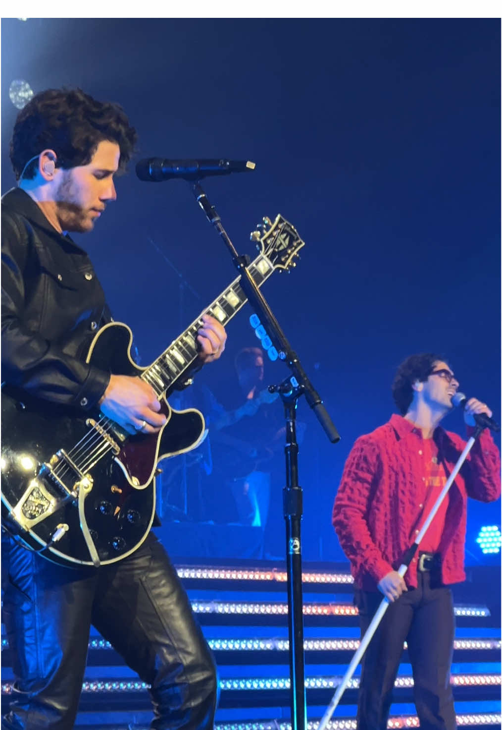 hoping this song makes the setlist at one of the west coast shows 🙏 @Jonas Brothers  #jonasbrothers #joejonas #nickjonas #spaceman 