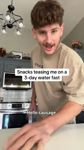 I started a 3 day water fast side quest this morning…watching this back, I realise why it’s probably a good idea with the snacks I munch on 😭 . As you Sausages know, I don’t normally do side quests on the weekend because I want to be with the family but this one slips in quite nicely. I’ll be back with a football side quest on Monday to see how the new Puma premier league ball floats around with a knuckleball, which will also be the final day of this so we’ll see if I can even pick the ball 😭😂 .  #Sidequestdad #Soccer #football #menshealth 