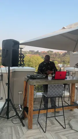 Chilled beats, luxury vibes, and a Joburg sunset… nothing hits quite like a live DJ session at the Four Seasons ✨ #OnlyInJoburg #F#FourSeasonsHotelJ#JoburgNightsL#LuxuryLifestyleC#ChilledVibes     