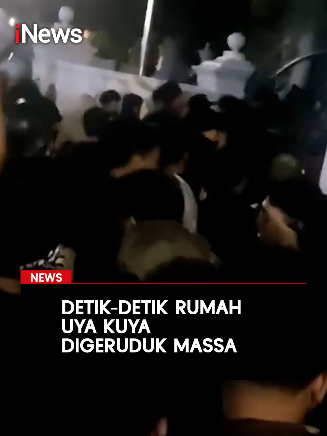 Setelah rumah politikus NasDem Ahmad Sahroni di Tanjung Priok jadi sasaran penjarahan, giliran rumah Uya Kuya yang ikut kena geruduk massa. Rumah Uya Kuya juga ikut porak-poranda. Terlihat massa mendobrak pagar memasuki rumah Uya Kuya. Sebelumnya Uya Kuya. Ia mengunggah video permintaan maaf. 