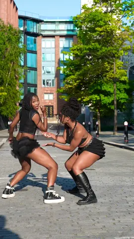 heh ngithi vase 😝💃🏾 @BBBrii 💋 🎥: @Afro Dance #fyp #malacosta #satiktok🇿🇦 #amapiano #uk 