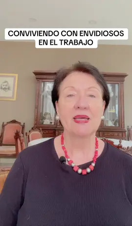 CONVIVIENDO CON ENVIDIOSOS EN EL TRABAJO, LA CIZAÑA Las personas cizañeras están al acecho en todo momento, pendientes de los que son mejores que ellos, buscando sus fallos, para magnificarlos, desacreditarlos y finalmente hacerles daño. Hoy día se les llama “tóxicas” y las identificamos perfectamente porque suelen provocar un pésimo ambiente laboral. #educación #cizaña #PersonasTóxicas #PetraLlamas #trabajo         